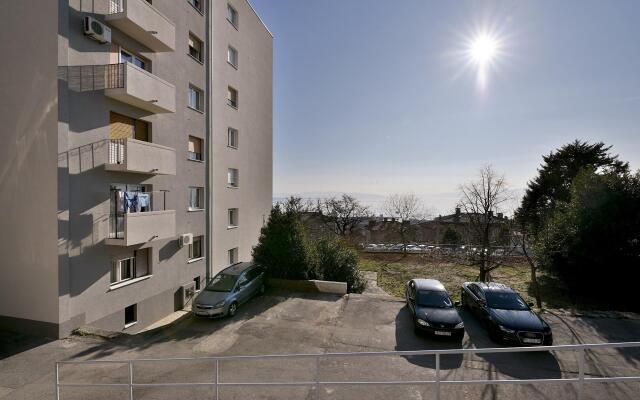Apartment 1811