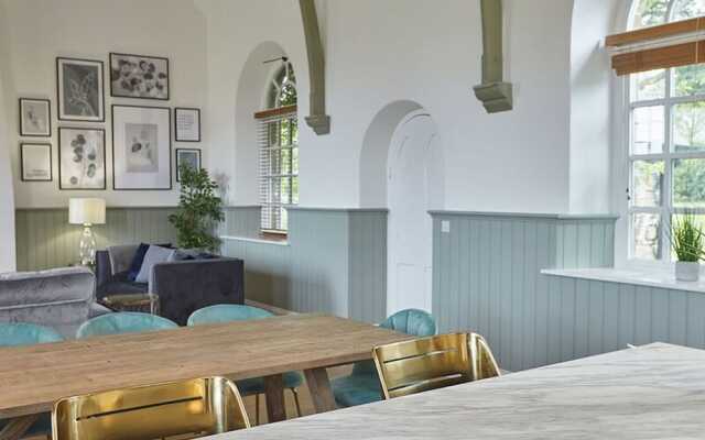 Host Stay Dunsley Chapel
