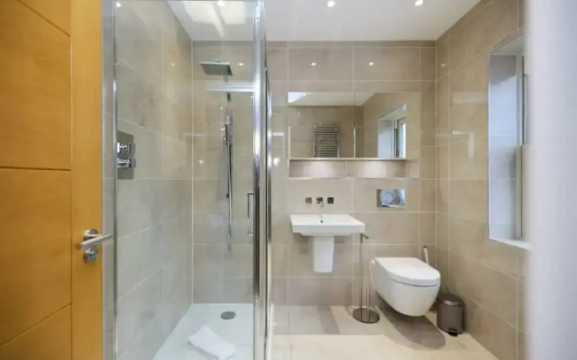 The Ascot Escape - Stylish 4bdr With Courtyard