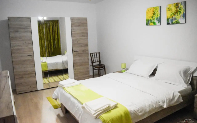 Spacious and cozy 3BD+Terrace Couples Apartment