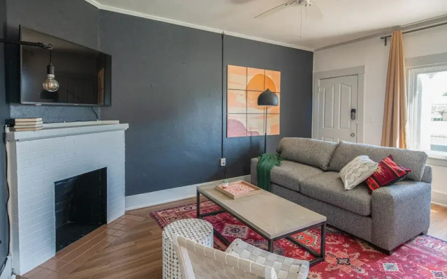 Cozy 2BR Home near Roosevelt Row by WanderJaunt