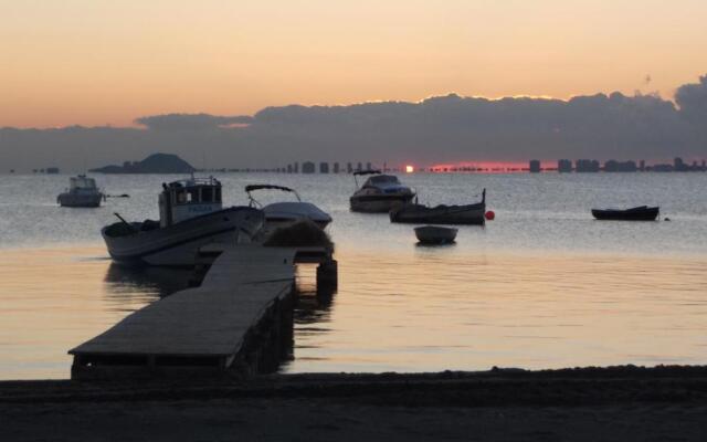 Beautiful 3 bed, 2 bath modern apartment