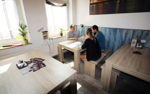 The Penny Pincher Inn - Hostel