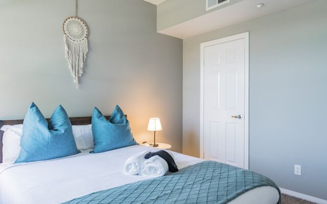 The Luxe Suites of Oceanside with Pool & Gym