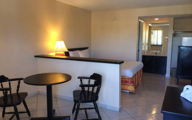 Sevilla Inn - Near Medieval Times