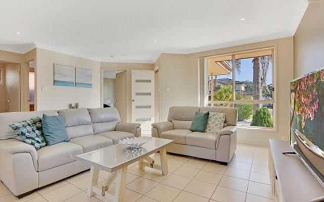 Pool Paradise in the Heart of Vincentia