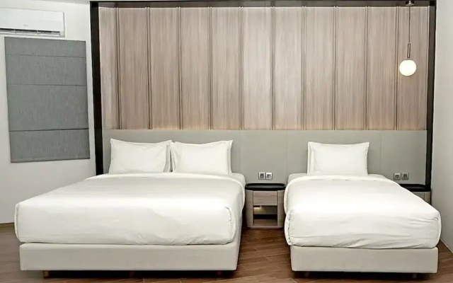 Spot 43 Cafe and Hotel