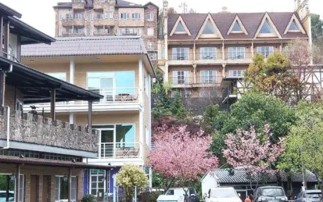 E-Moh Hostel