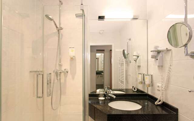 Star-Apart Hansa Hotel