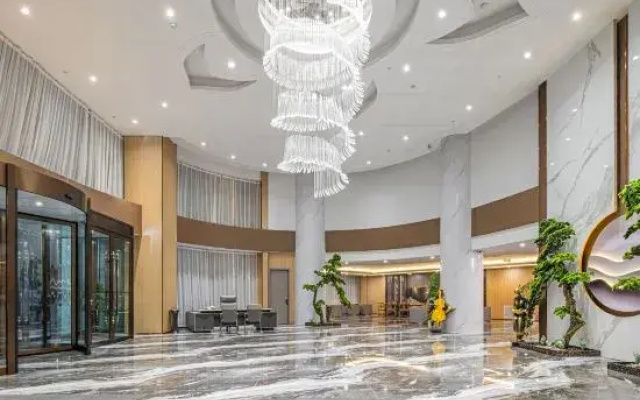 Grand Rezen Hotel Tekesi