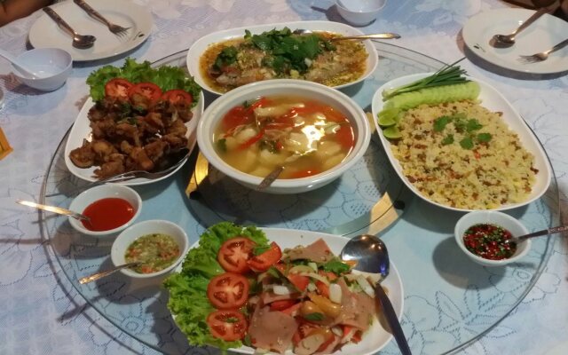 Chom Surang Hotel