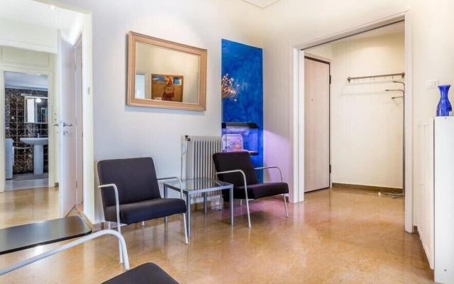 Central apartment with 5 bedrooms near the metro