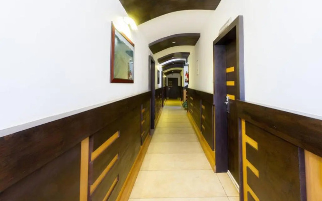 Collection O 140 Sholas Residency