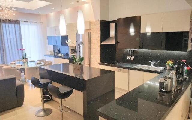 Luxury Apartment with Sea View near Kallithea