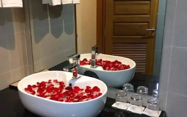 Ngapali Win Hotel