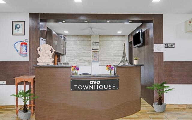 Super OYO Townhouse 973 Jalsa Resort