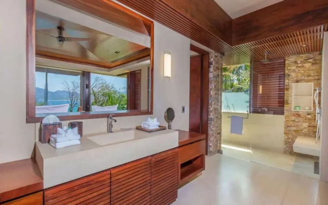 Sunny Vacation Villa 12