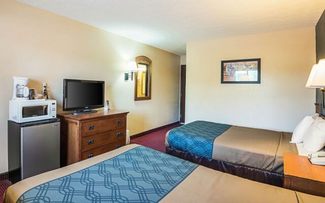 Econo Lodge Junction City I-70 Near Fort Riley