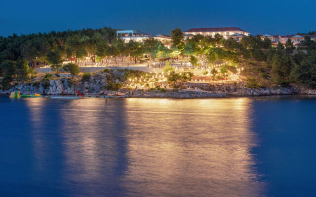 Gava Waterman Island Cottages