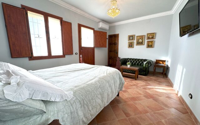 Masia Can Viver - Olive oil tourism B&B