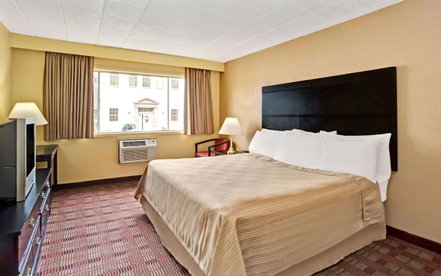 Howard Johnson by Wyndham Pikesville