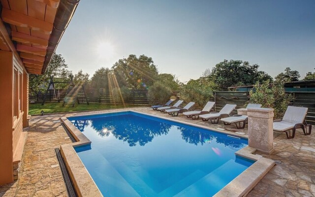 Stunning Home in Betiga With Wifi and 6 Bedrooms