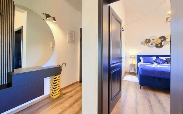 Elegant and Vibrant Apartment With Terrace and Sea View