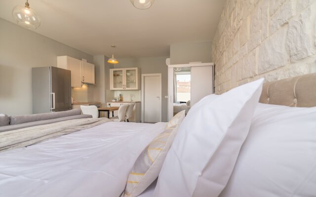 Luxurious Suites Elegance