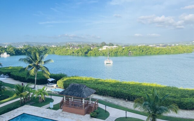 Luxury Apartments and Rooms The Lagoons