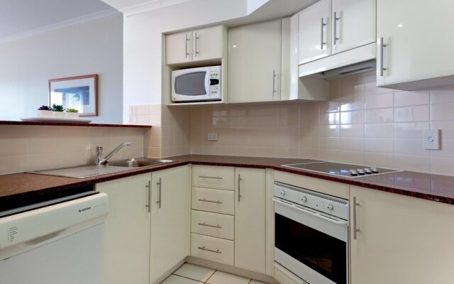 Barrington, 709/35-45 Shoal Bay Road