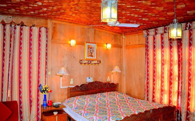Houseboat New Golden Flower