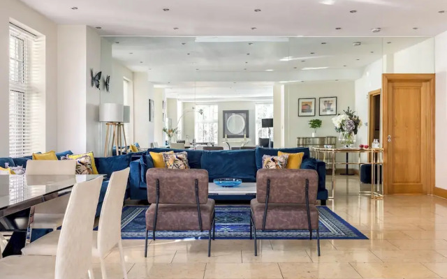 Park Lane 4-bed Mayfair Family House