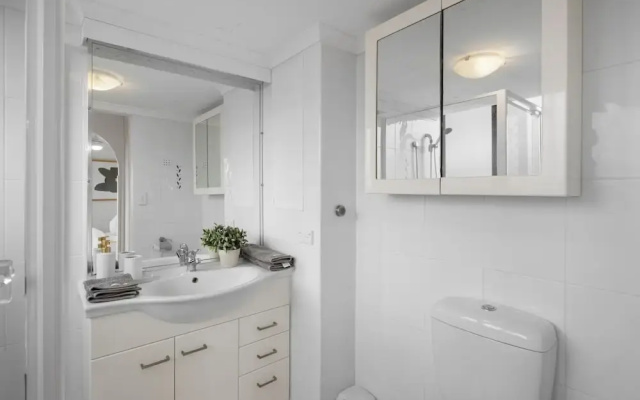 Absolute Burleigh Beachfront - Stylish 2BR Oceanview Stay