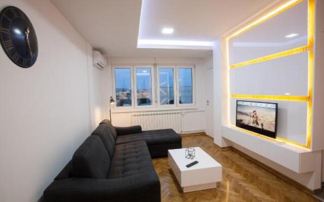 White Lux apartment