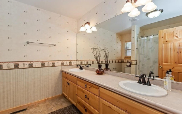 007 - The Log Cabin Getaway