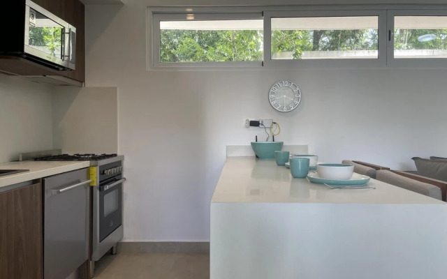 Magnificent Stylish Apartment Charming Private Terrace Wonderful Community Pool Amenities