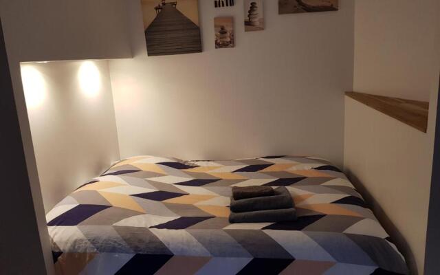 STOP 100m DU PORT-Parking gratuit a 5mn