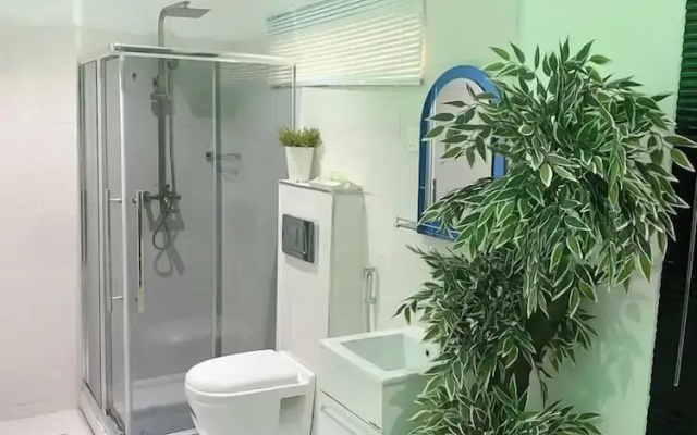 6129 Luxzri Apartment