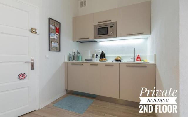 Private Building, 4 Apts, Unique at Nice - Old Town