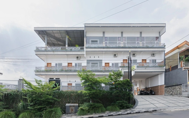 Urbanview Hotel Sky Batu Malang by RedDoorz