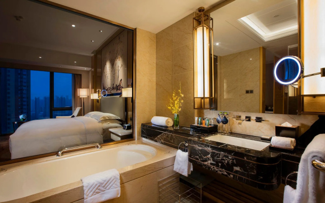 Hilton Wuhan Riverside – Guest Rooms – Wuhan
