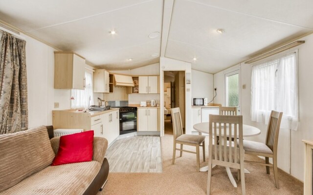 Serene Mobile Home in Hastings near Smugglers Adventure