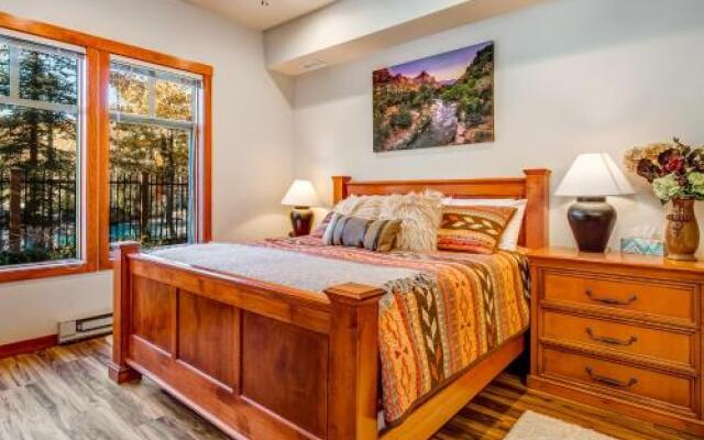 Eagle Springs East 101: Red-Wing Suite
