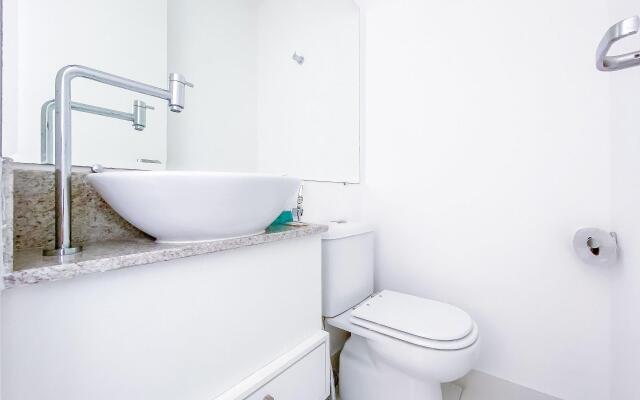 Apê 11 com piscina aquecida, AC e garagem