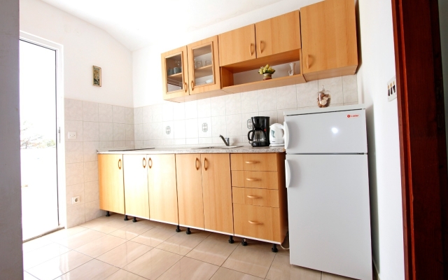 Apartment Nika - nice garden: A4 Nin, Zadar riviera