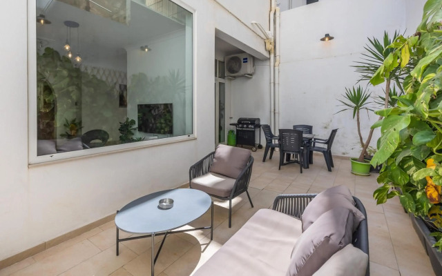 Hard to come by - modern & huge house in Sliema