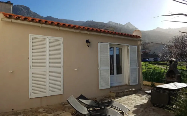 A L'ombre Du Clocher