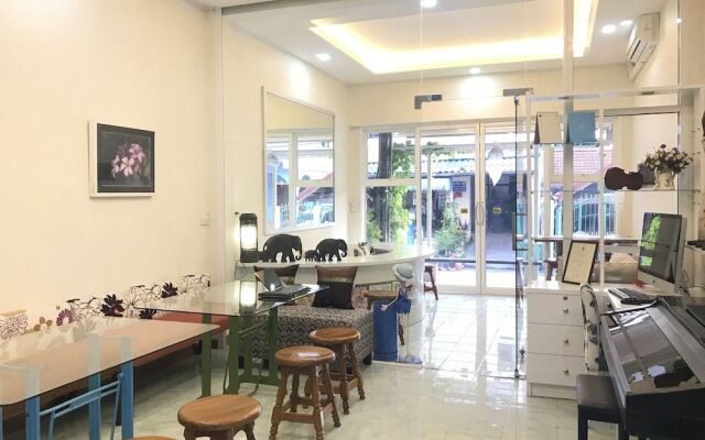 Saen Sabai Hostel