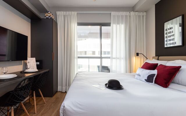 Charlie Rua dos Pinheiros