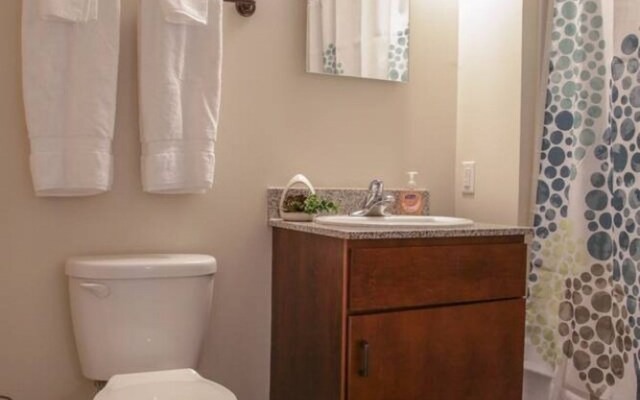 Classic Downtown 1BR Apt with Views